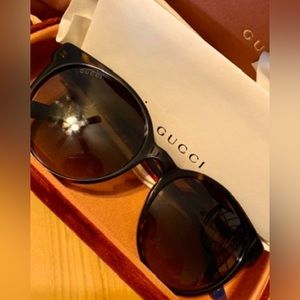 Gucci women sunglass,